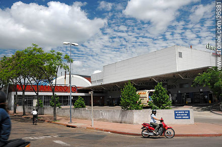 Terminal de ómnibus de Salto. - Departamento de Salto - URUGUAY. Foto No. 36381