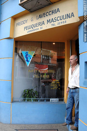 Downtown Salto.  Hairdresser's. - Department of Salto - URUGUAY. Photo #36377