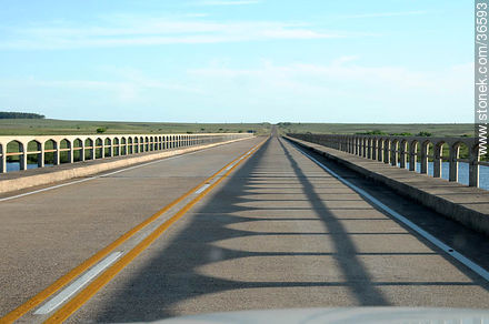 Puente en ruta 3 al norte de Salto - Departamento de Salto - URUGUAY. Foto No. 36593