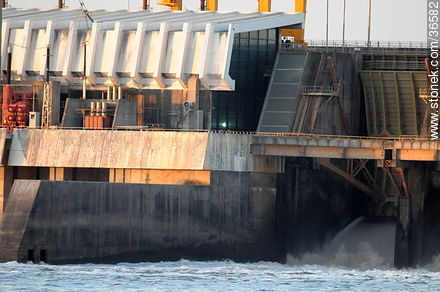 Salto grande hydroelectric dam - Department of Salto - URUGUAY. Photo #36582