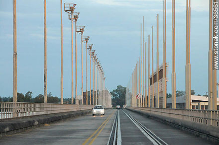 Puente carretero y ferroviario entre Salto y Concordia sobre el Río Uruguay - Departamento de Salto - URUGUAY. Foto No. 36561