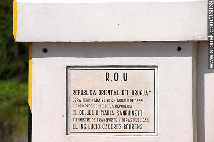 Puente sobre el Río Dayman. Placa conmemorativa - Departamento de Salto - URUGUAY. Foto No. 36869