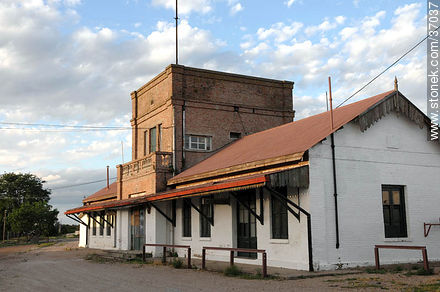 Estación de ferrocarril de Paysandú. - Departamento de Paysandú - URUGUAY. Foto No. 37037