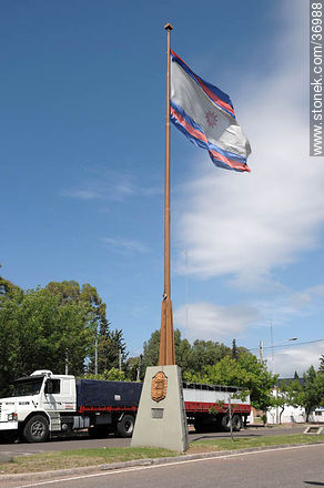 Bandera de Paysandú en la Avenida España. - Departamento de Paysandú - URUGUAY. Foto No. 36988