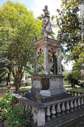 Monumento a Perpetuidad. Sepulcro de Vicente Mongrell. - Departamento de Paysandú - URUGUAY. Foto No. 36962