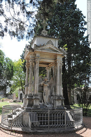 Monumento a Perpetuidad - Departamento de Paysandú - URUGUAY. Foto No. 36961