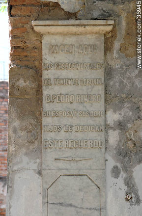 Monumento a Perpetuidad. Cripta del Teniente Coronel D. Pedro Rivero. 1865. - Departamento de Paysandú - URUGUAY. Foto No. 36945