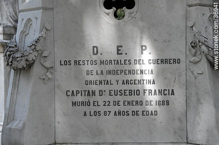 Monumento a Perpetuidad. Sepulcro del Capitán Eusebio Francia. 1888. - Departamento de Paysandú - URUGUAY. Foto No. 36941