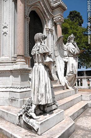 Monumento a Perpetuidad. - Department of Paysandú - URUGUAY. Photo #36935