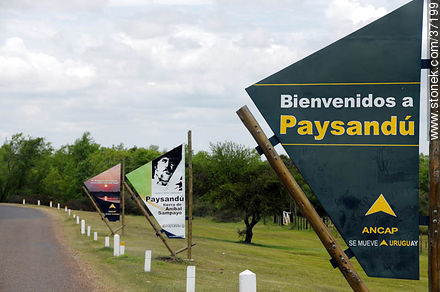 Bienvenidos a Paysandú - Departamento de Paysandú - URUGUAY. Foto No. 37199