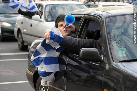 Festejos por el pasaje de Uruguay a los cuartos de final de la Copa del Mundo 2010 -  - URUGUAY. Foto No. 37712