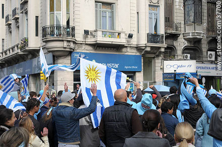 Festejos por el pasaje de Uruguay a los cuartos de final de la Copa del Mundo 2010 -  - URUGUAY. Foto No. 37700