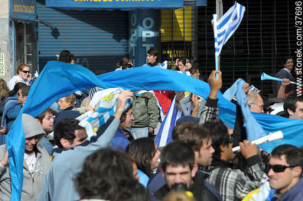 Festejos por el pasaje de Uruguay a los cuartos de final de la Copa del Mundo 2010 -  - URUGUAY. Foto No. 37696