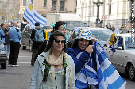 Festejos por el pasaje de Uruguay a los cuartos de final de la Copa del Mundo 2010 -  - URUGUAY. Foto No. 37738