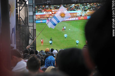 Uruguay - Ghana match wide screen transmission at Plaza Independencia to pass to semi finals -  - URUGUAY. Photo #37806