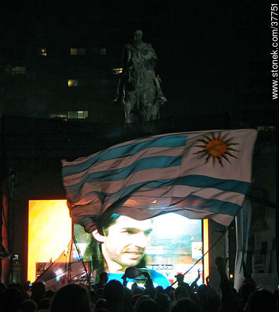 Artigas, la bandera uruguaya y Sebatián  -  - URUGUAY. Foto No. 37751