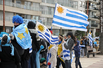 Recibimiento de la Selección Uruguaya de Fútbol en la rambla de Pocitos de Montevideo el 13 de Julio de 2010. -  - URUGUAY. Foto No. 38064