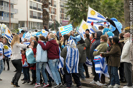 Recibimiento de la Selección Uruguaya de Fútbol en la rambla de Pocitos de Montevideo el 13 de Julio de 2010. -  - URUGUAY. Foto No. 38047