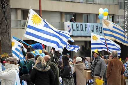Recibimiento de la Selección Uruguaya de Fútbol en la rambla de Pocitos de Montevideo el 13 de Julio de 2010. -  - URUGUAY. Foto No. 38031