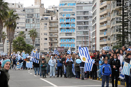 Recibimiento de la Selección Uruguaya de Fútbol en la rambla de Pocitos de Montevideo el 13 de Julio de 2010. -  - URUGUAY. Foto No. 38165