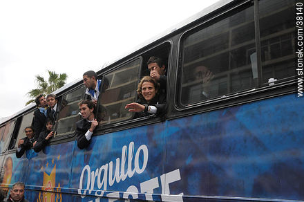 Recibimiento de la Selección Uruguaya de Fútbol en la rambla de Pocitos de Montevideo el 13 de Julio de 2010. -  - URUGUAY. Foto No. 38140