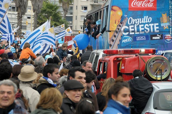 Uruguayan footbal soccer team reception after playing the World Cup in South Africa, 2010. -  - URUGUAY. Photo #38127