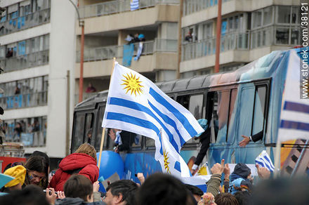 Recibimiento de la Selección Uruguaya de Fútbol en la rambla de Pocitos de Montevideo el 13 de Julio de 2010. -  - URUGUAY. Foto No. 38121