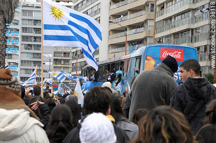 Recibimiento de la Selección Uruguaya de Fútbol en la rambla de Pocitos de Montevideo el 13 de Julio de 2010. -  - URUGUAY. Foto No. 38118