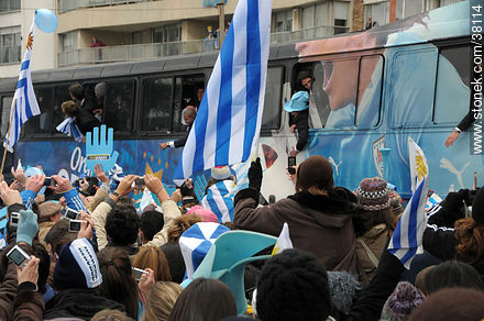 Recibimiento de la Selección Uruguaya de Fútbol en la rambla de Pocitos de Montevideo el 13 de Julio de 2010. -  - URUGUAY. Foto No. 38114