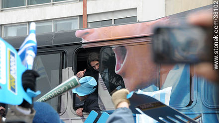 Recibimiento de la Selección Uruguaya de Fútbol en la rambla de Pocitos de Montevideo el 13 de Julio de 2010. -  - URUGUAY. Foto No. 38102