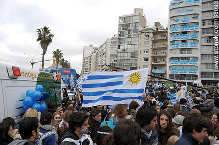 Recibimiento de la Selección Uruguaya de Fútbol en la rambla de Pocitos de Montevideo el 13 de Julio de 2010. -  - URUGUAY. Foto No. 38093
