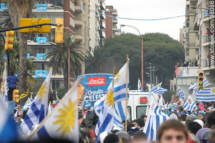 Recibimiento de la Selección Uruguaya de Fútbol en la rambla de Pocitos de Montevideo el 13 de Julio de 2010. -  - URUGUAY. Foto No. 38086