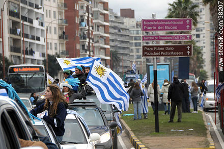 Recibimiento de la Selección Uruguaya de Fútbol en la rambla de Pocitos de Montevideo el 13 de Julio de 2010. -  - URUGUAY. Foto No. 38207