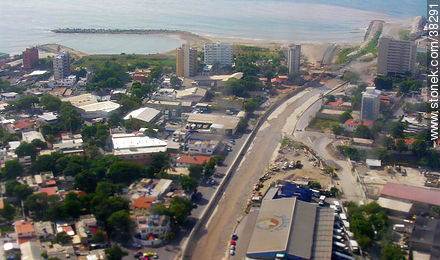Ciudad de La Guaira desde el aire - Venezuela - Otros AMÉRICA del SUR. Foto No. 38291