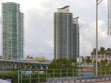 Torres de Miami - Estado de Florida - EE.UU.-CANADÁ. Foto No. 38598