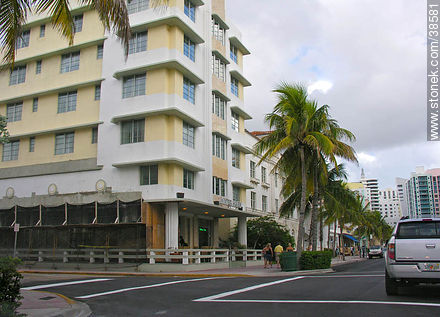 Ocean Drive at South Beach. Winter Haven Hotel. - State of Florida - USA-CANADA. Photo #38581