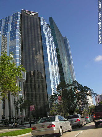 Brickell Ave. Greenberg Traurig tower - State of Florida - USA-CANADA. Photo #38406