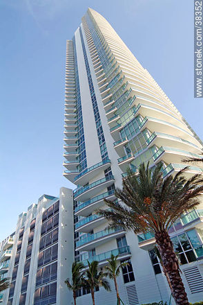 Brickell Bay Drive and SE 14th St - State of Florida - USA-CANADA. Photo #38352