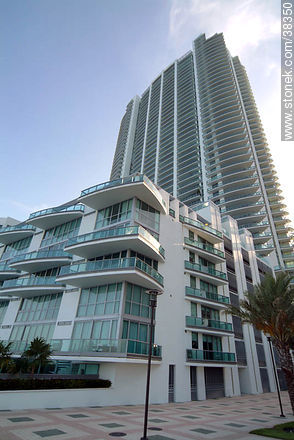 Brickell Bay Drive y SE 14th St - State of Florida - USA-CANADA. Photo #38350
