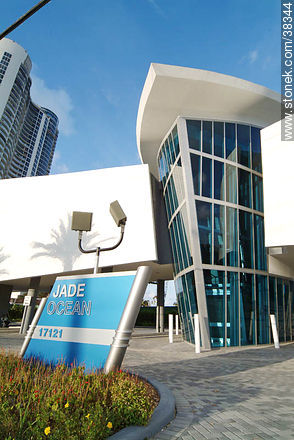 Jade Ocean at Collins Ave. - State of Florida - USA-CANADA. Photo #38344