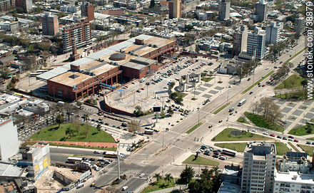 Foto aérea de la terminal de Tres Cruces - Departamento de Montevideo - URUGUAY. Foto No. 38879