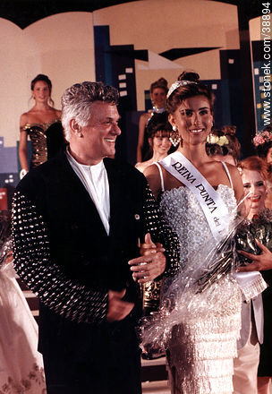 Toni Curtis with Miss Punta del Este 1991 - Punta del Este and its near resorts - URUGUAY. Photo #38894