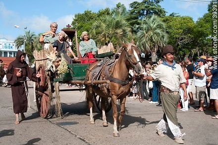 Carro con imagen de la Virgen - Departamento de Tacuarembó - URUGUAY. Foto No. 39391