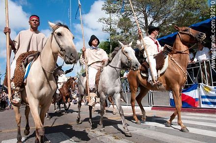 Lanceros en la retaguardia de La Redota - Departamento de Tacuarembó - URUGUAY. Foto No. 39210