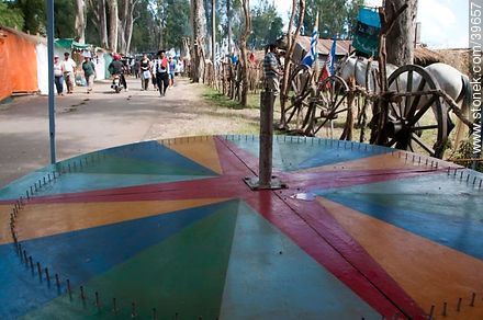 Juego de rueda de la suerte - Departamento de Tacuarembó - URUGUAY. Foto No. 39657