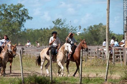Riders in Patria Gaucha - Tacuarembo - URUGUAY. Photo #39652