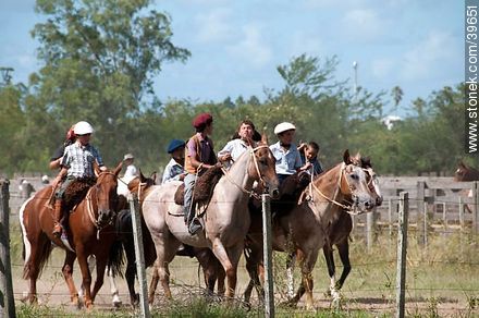Riders in Patria Gaucha - Tacuarembo - URUGUAY. Photo #39651