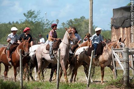 Riders in Patria Gaucha - Tacuarembo - URUGUAY. Photo #39649