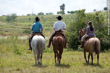 Tres jinetes - Departamento de Tacuarembó - URUGUAY. Foto No. 39599