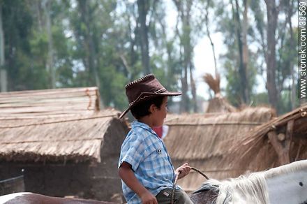 Child rider - Tacuarembo - URUGUAY. Photo #39569